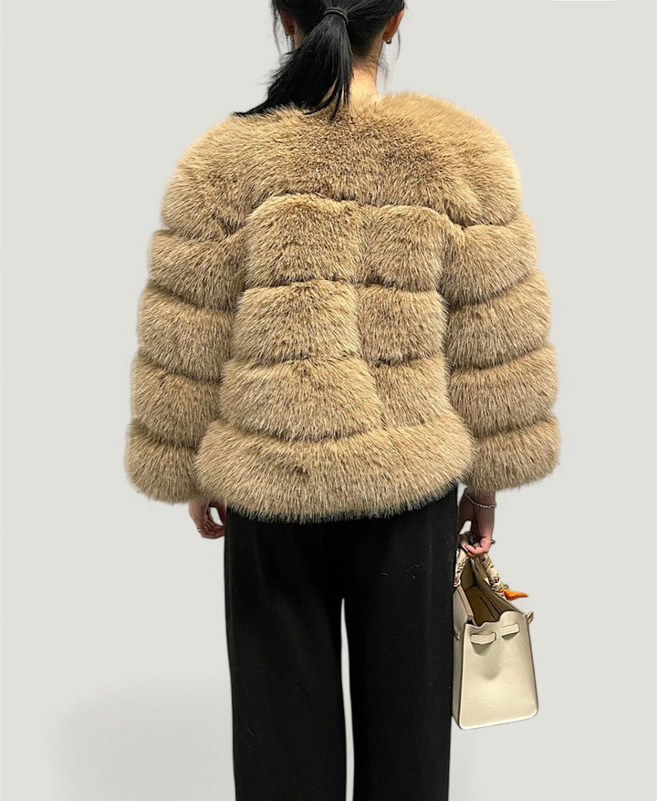 Naadmaastricht | Faux Fur Jas met Oversized Pasvorm & Volumineuze Vossenbont-Look