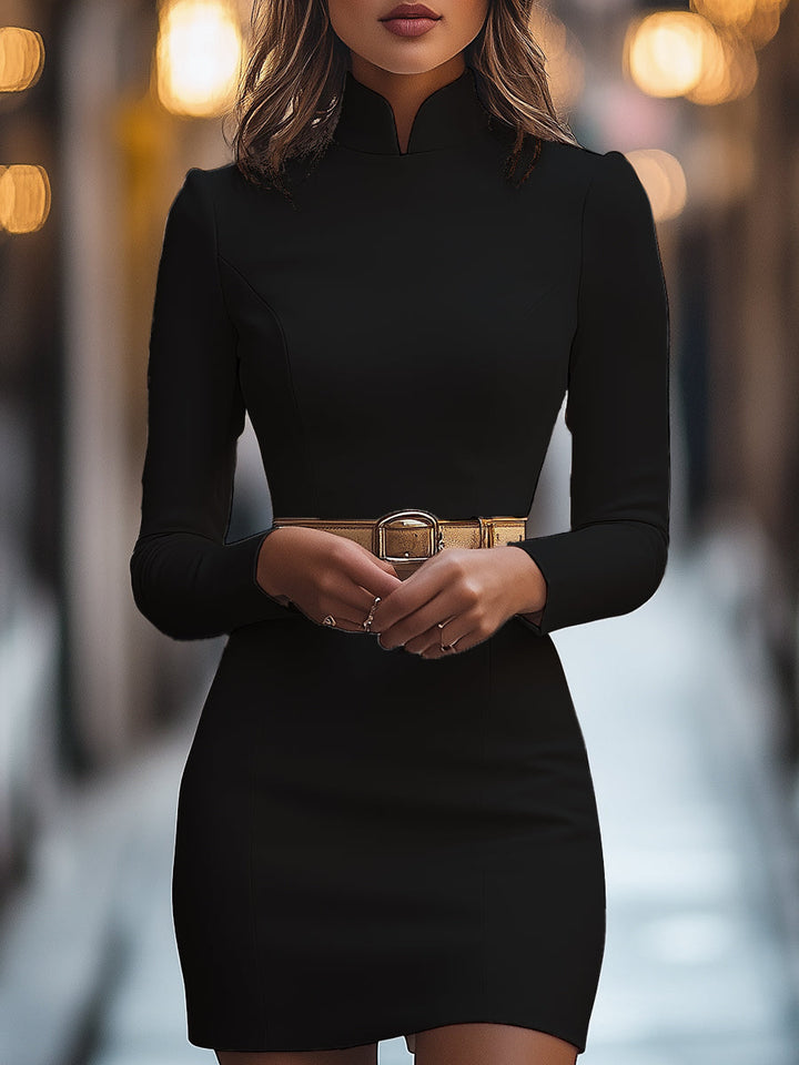 Naadmaastricht | Elegant wit jurkje met opstaande kraag en ceintuurdesign