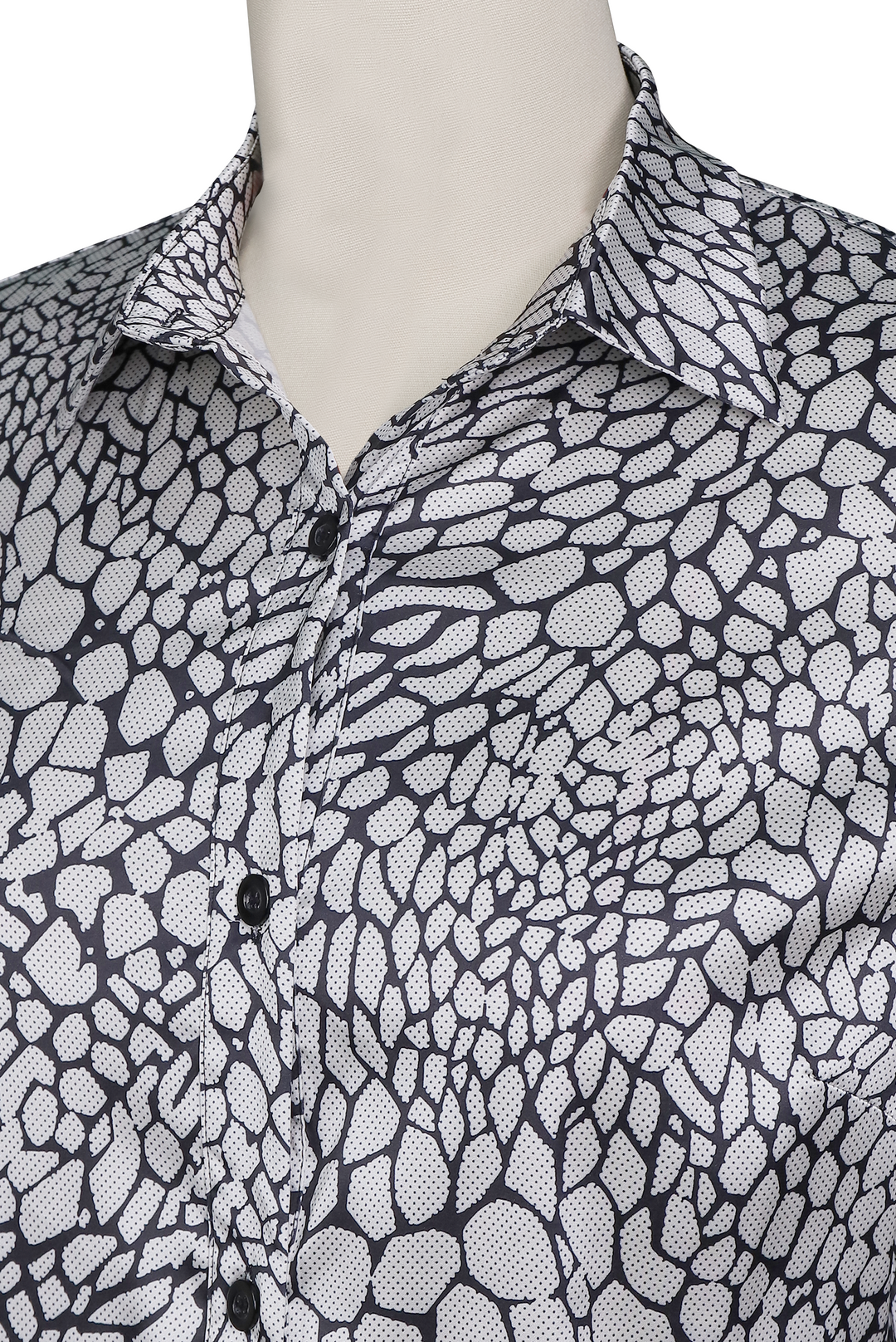 Naadmaastricht | Satijnblouse met moderne slangenprint-elegantie