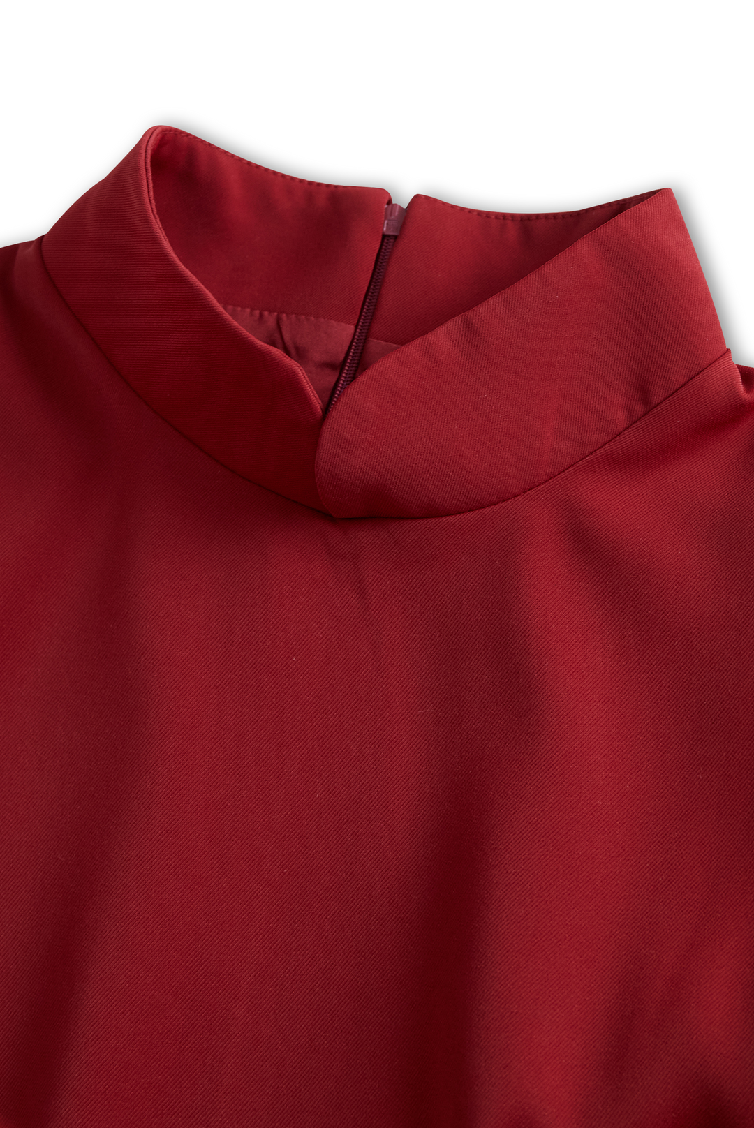 Naadmaastricht | Elegant wit jurkje met opstaande kraag en ceintuurdesign