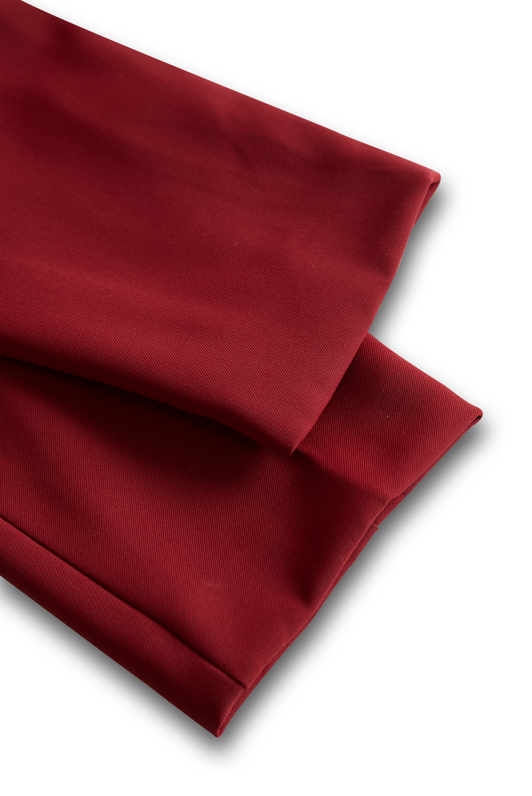 Naadmaastricht | Elegant wit jurkje met opstaande kraag en ceintuurdesign