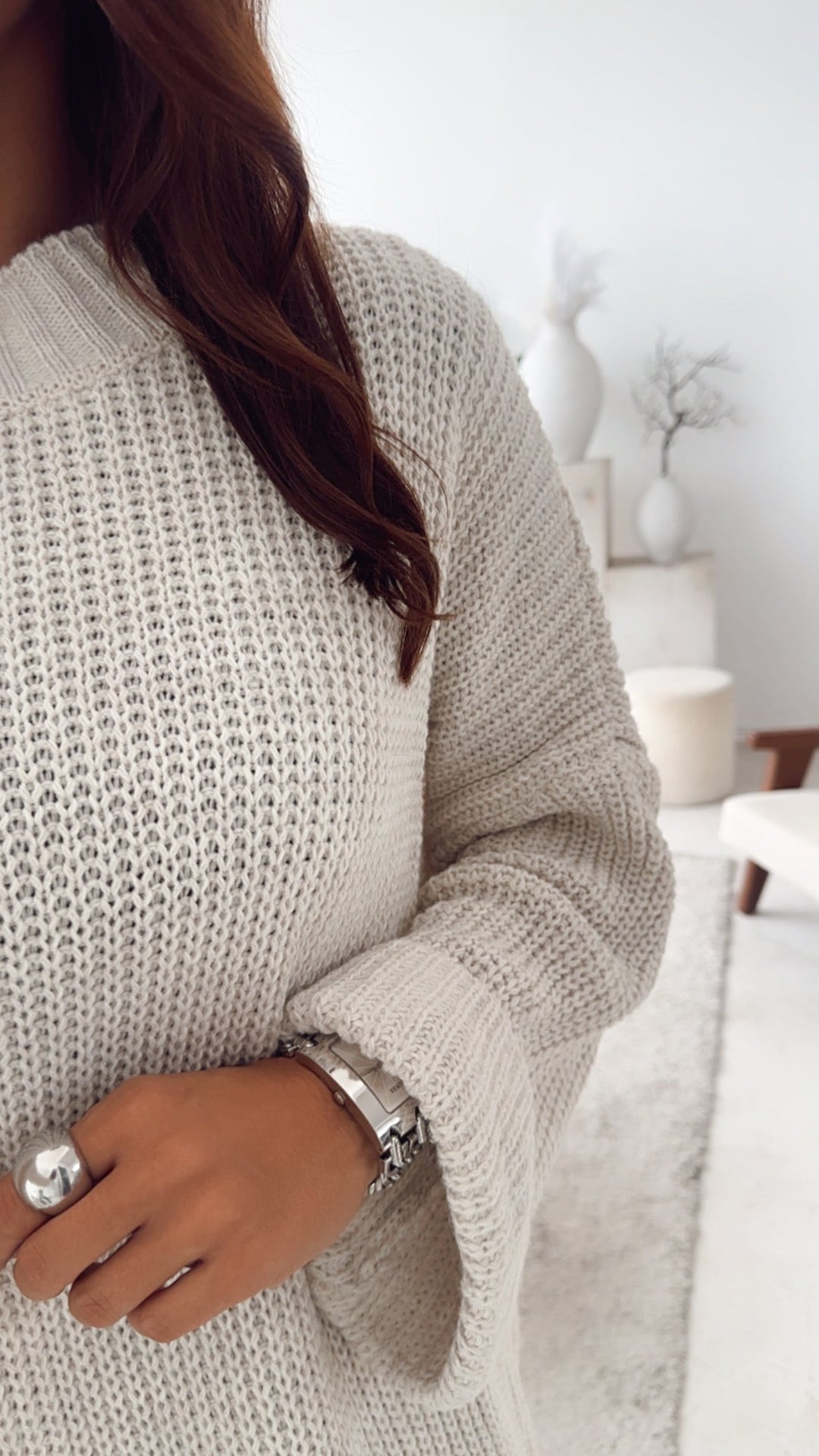 Naadmaastricht | Oversized trui met hoge kraag en split / beige