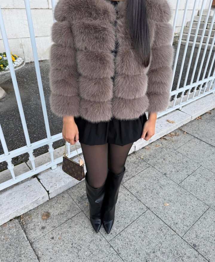 Naadmaastricht | Faux Fur Jas met Oversized Pasvorm & Volumineuze Vossenbont-Look