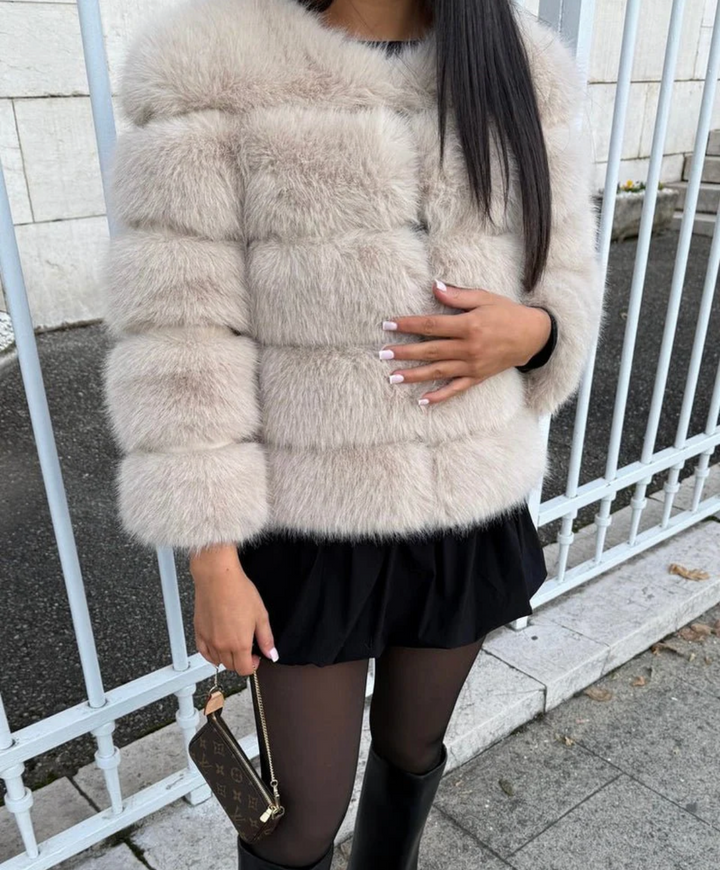 Naadmaastricht | Faux Fur Jas met Oversized Pasvorm & Volumineuze Vossenbont-Look
