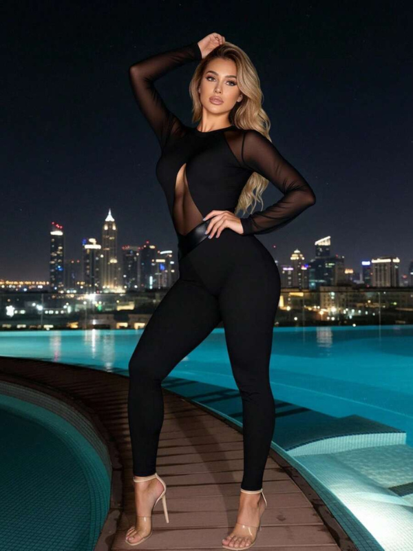 Naadmaastricht | Slim-fit Jumpsuit met PU-leren Mesh Panelen en Lange Mouwen