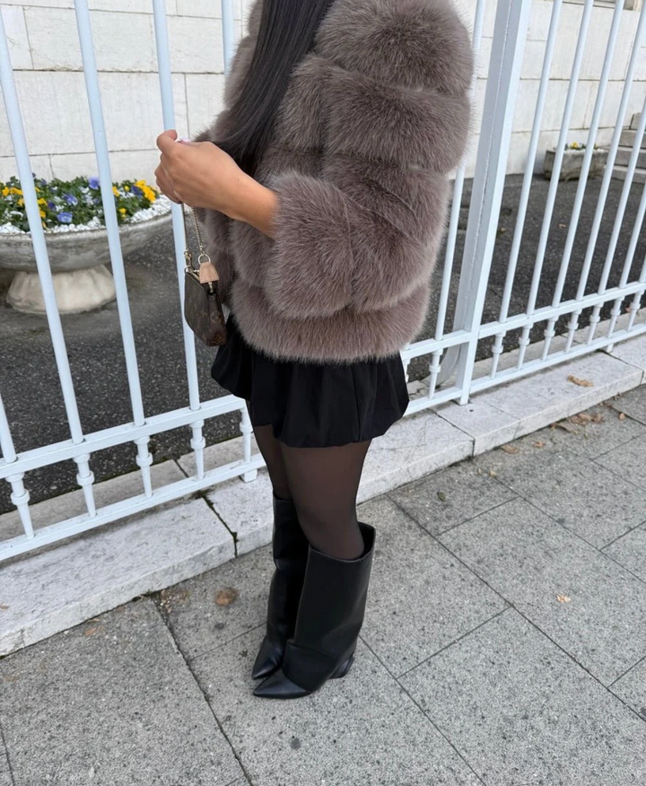 Naadmaastricht | Faux Fur Jas met Oversized Pasvorm & Volumineuze Vossenbont-Look