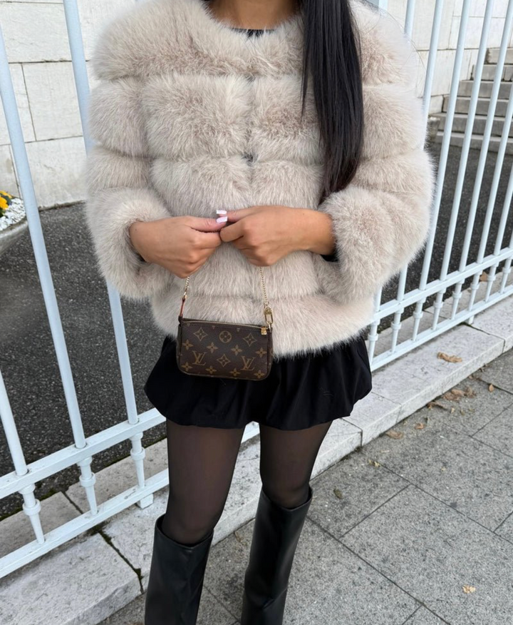 Naadmaastricht | Faux Fur Jas met Oversized Pasvorm & Volumineuze Vossenbont-Look