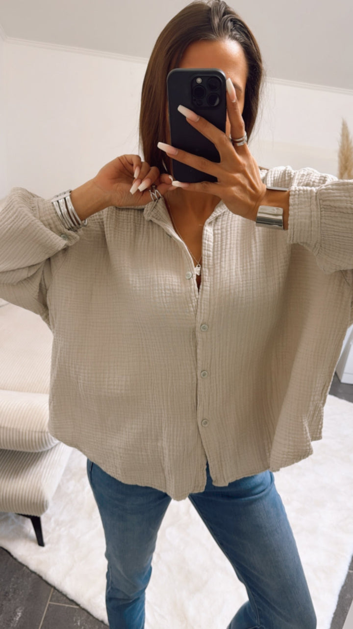 Naadmaastricht | Korte oversized mousseline blouse / beige