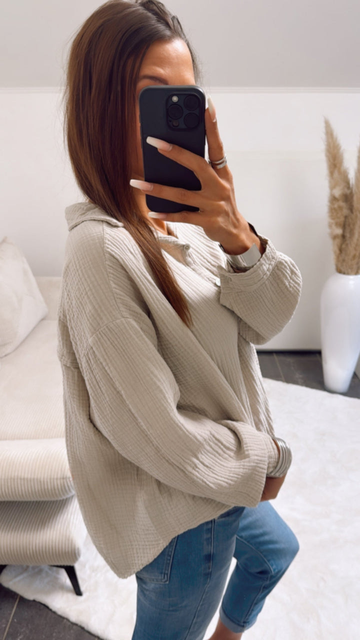 Naadmaastricht | Korte oversized mousseline blouse / beige